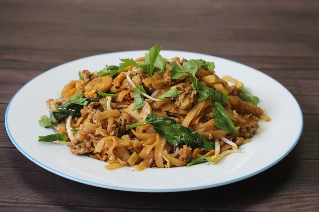 noodles, fried noodles, plate-5617583.jpg